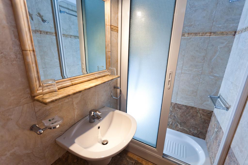 Hotel Possidon Aegina الغرفة الصورة
