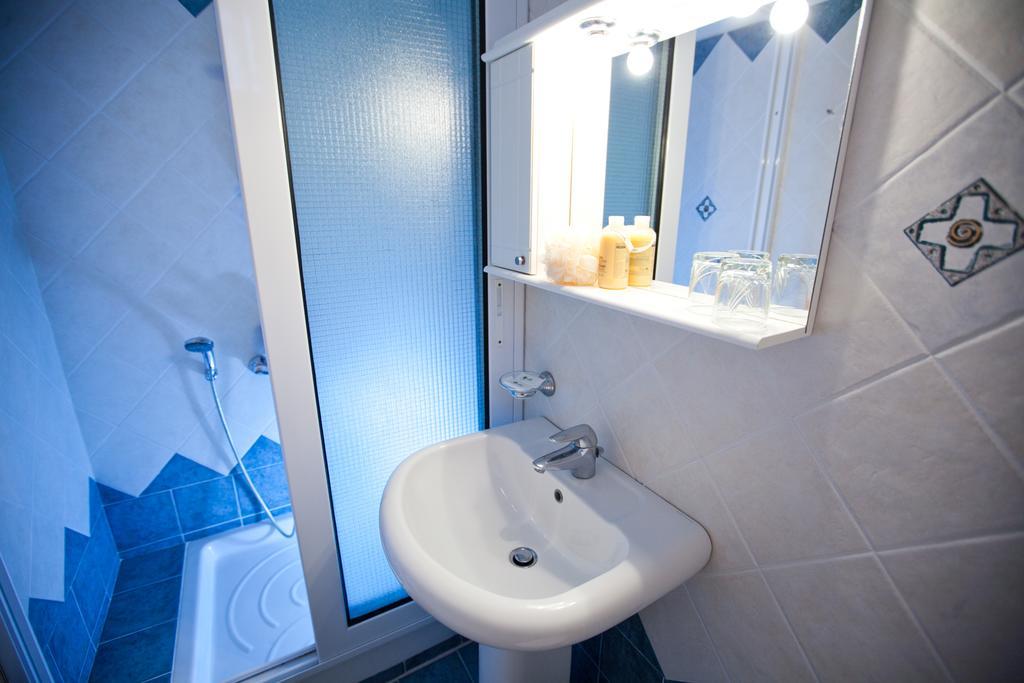 Hotel Possidon Aegina الغرفة الصورة